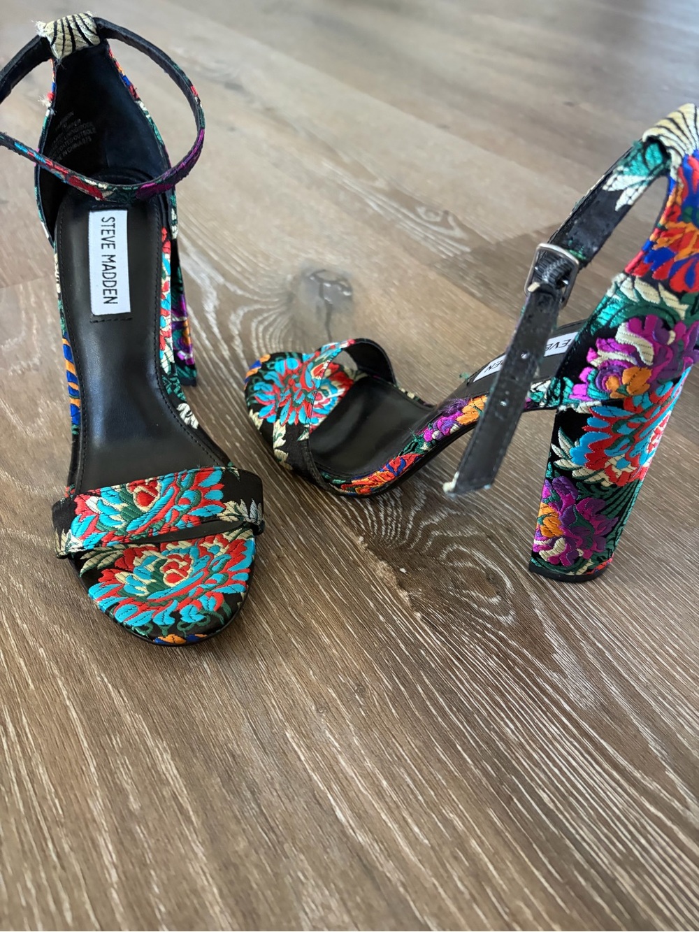 Steve Madden thick heels open toe artsy floral embroidered Asian 7M 90s